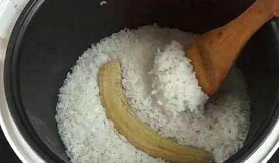 一根香蕉等于多少米饭，半碗（一根香蕉热量为80卡左右）