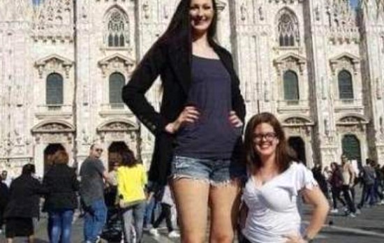 世界最长腿小姐:长腿占身体三分之二(长达1.32米)