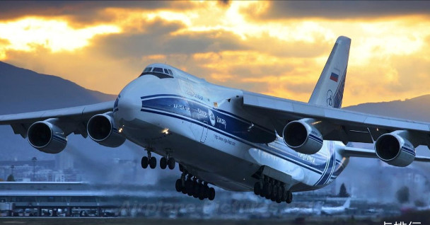 最大的运输机  安-225运输机 (机长：84米；翼展：88.74米)